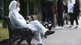 Коронавирус в России: число новых случаев и смертей выросло до уровня лета