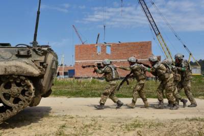 Во Львовской области стартовали учения Rapid Trident-2020 с участием военных из 9 стран