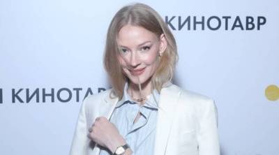 Светлана Ходченкова в классическом брючном костюме на премьере фильма «Скажи ей» в Сочи