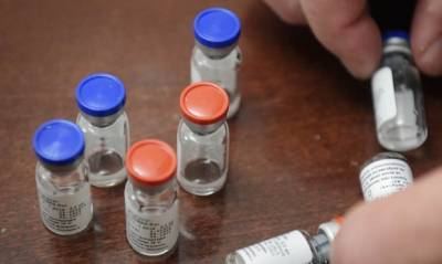 Глава Минздрава сообщил о побочных эффектах вакцины от COVID-19 у добровольцев
