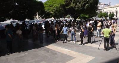 "Родители потеряли работу, денег нет": студенты начали учебный год с акций протеста