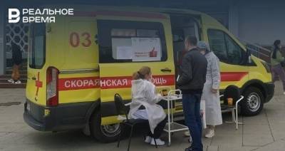 «Жить хочется еще»: казанцев начали прививать у станций метро