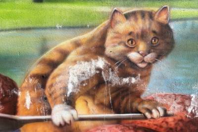 Рисунок с котами на Театральной площади испортился