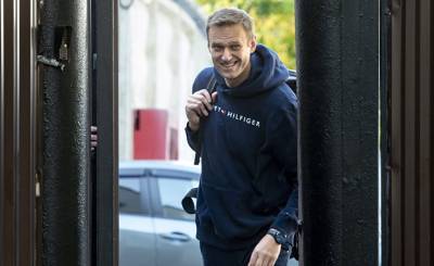 «Привет, это Навальный»: отравленный российский оппозиционер опубликовал свое первое фото из больницы (The Guardian, Великобритания)