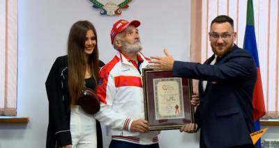 Пенсионер из Дагестана сбросил 10 кг за пять часов и установил рекорд России. Видео