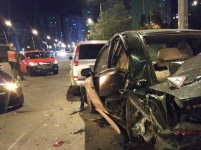 На Троещине в Киеве Seat повредил сразу 7 авто