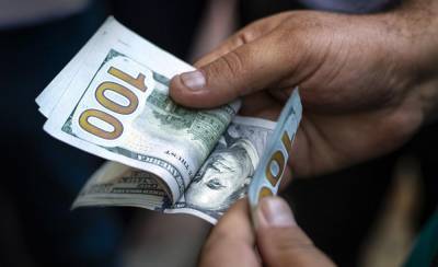 Аналитики: Доллар в случае введения жестких санкций может вырасти на 10-15 рублей