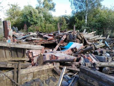 Работника завалило насмерть рухнувшей стеной дома в Починковском районе