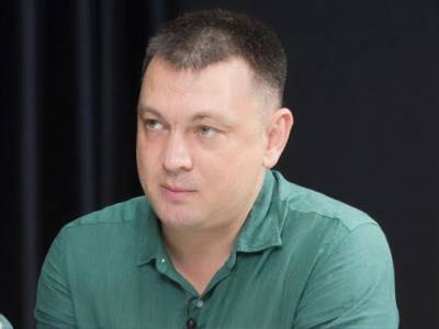 Пытаясь подчинить "Укргидроэнерго" Кабмину, Шмыгаль подставляет Зеленского – журналист