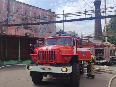 В ростовском городе Шахты горит центральный рынок