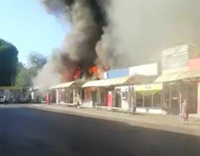 Пожар произошел на центральном рынке города Шахты Ростовской области