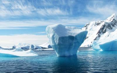 Самый крупный ледник Гренландии раскололся