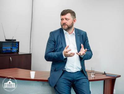 Ни дня без скандалов: нардеп из "Слуги народа" Корниенко в парламенте поссорился со своей коллегой