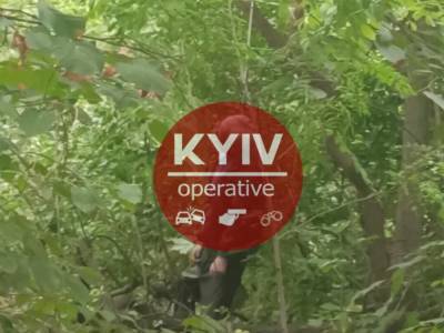 На Борщаговке в Киеве прохожие обнаружили труп повешенного мужчины