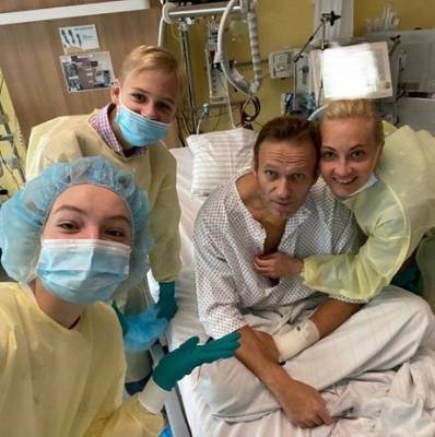 Навальный опубликовал первый пост из больницы