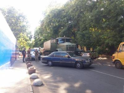 В центре Одессе из-за ДТП на дороге застряла гаубица