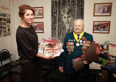 Глава Рязани поздравила с юбилеем ветерана войны Дмитрия Черничкина