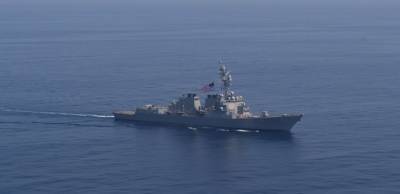 Американский ракетный эсминец USS Roosevelt направляется в Черное море