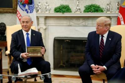 Трамп подарил израильскому премьеру ключ от Белого дома