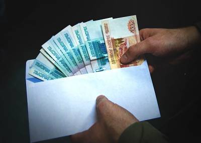 Опрос: большинство россиян против зарплаты "в конвертах"