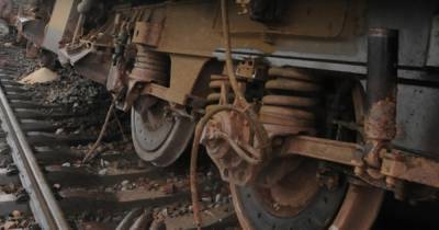 Сход 8 вагонов грузового поезда произошел в Липецкой области