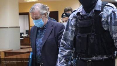 Сестра Ефремова раскрыла содержание загадочной папки актера в суде