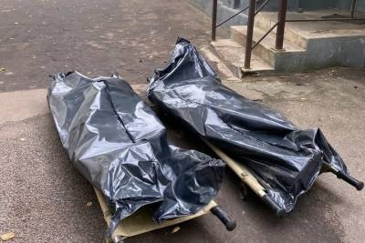 Ритуальный трэш в Костроме: сомнительная похоронная фирма инициировала скандал, оставив тела у морга на улице