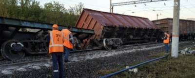 Восемь вагонов поезда с металлоломом сошли с рельсов под Липецком