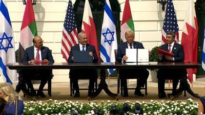 Израиль заключил с ОАЭ и Бахрейном историческое соглашение
