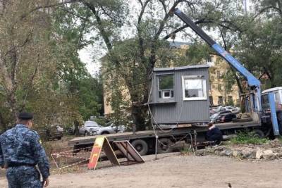 Незаконную платную парковку снесли в центре Хабаровска