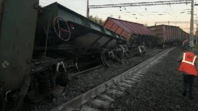 В Липецкой области под откос ушло 8 грузовых вагонов