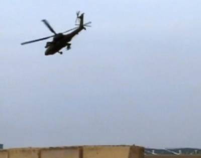 В Сирии заглушенный российской РЭБ американский вертолёт AH-64 Apache совершил посадку в аварийном режиме