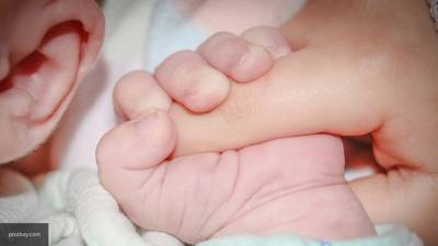 Мать оставила новорожденную малышку на лавочке в Подмосковье