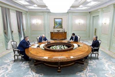 Президент Узбекистана и зампред правительства России обсудили ЕАЭС