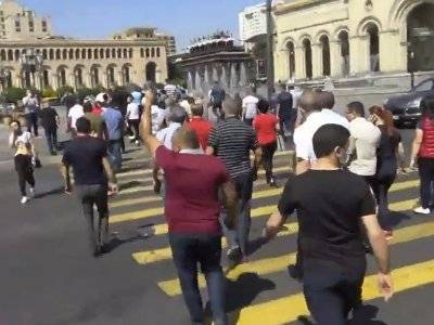 Протестующие против новых правил таможенного оформления направились к зданию НС Армении