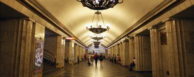 В петербургском метро пассажир упал на рельсы