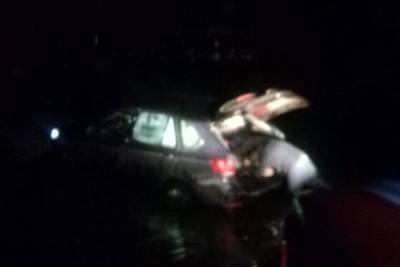 В Башкирии семья с ребёнком чуть не утонула в реке на машине