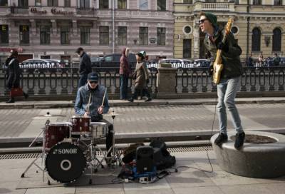 В Петербурге в первом чтении приняли закон об уличных музыкантах