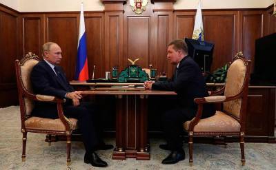 Путин поручил правительству проработать назначение "Газпрома" единым оператором программ газоснабжения
