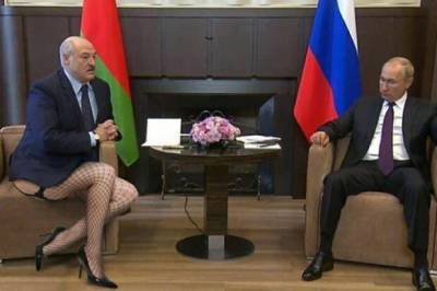 С баяном, картошкой и у Путина на коленках: соцсети заполонили фотожабы после визита Лукашенко в РФ