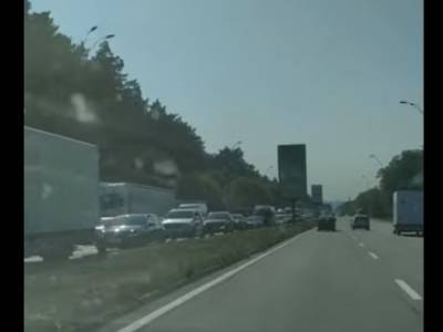На трассе Киев-Борисполь из-за ремонта дороги образовалась многокилометровая пробка