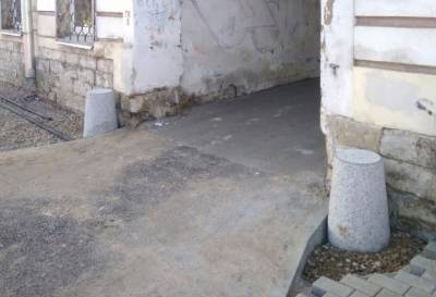 Старинные отбойники исчезли при ремонте набережной Степана Разина в Твери