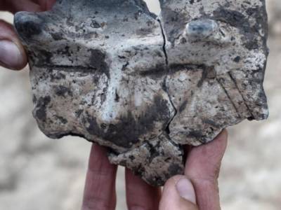 Кувшин в виде рогатого человека: в Польше археологи обнаружили редкий артефакт, которому около 6000 лет