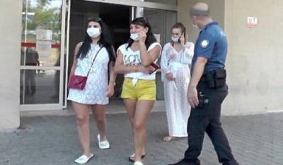 В Турции задержаны три россиянки за нападение с тапками на медсестру