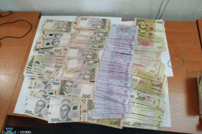 На Запорожье поймали банду, которая воровала деньги со счетов клиентов частных и госбанков