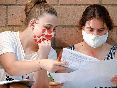 Во Франции из-за вспышек коронавируса закрыли 2100 школьных класса