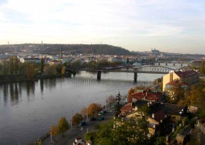 Берега Влтавы в Праге может связать речной трамвай