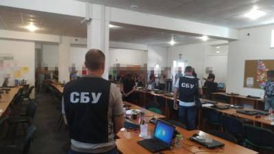 Подпольный колл центр на 54 оператора: в Запорожье СБУ разоблачила банковских мошенников