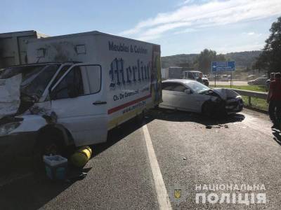 Во Львовской области произошло масштабное ДТП с участием 6 автомобилей