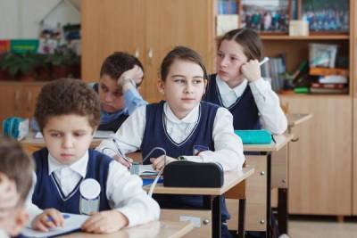 Россияне рассказали о постоянных поборах в школах
